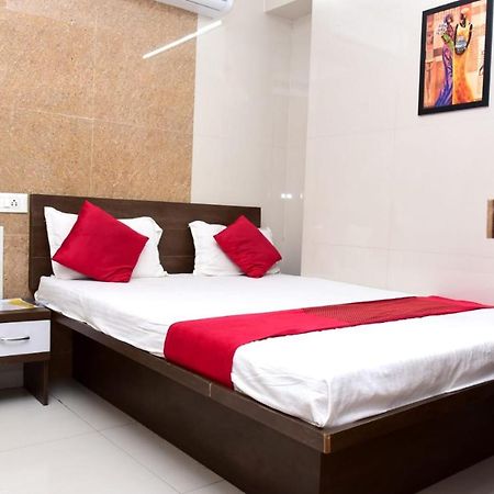 Nivant Lodge Solapur Εξωτερικό φωτογραφία
