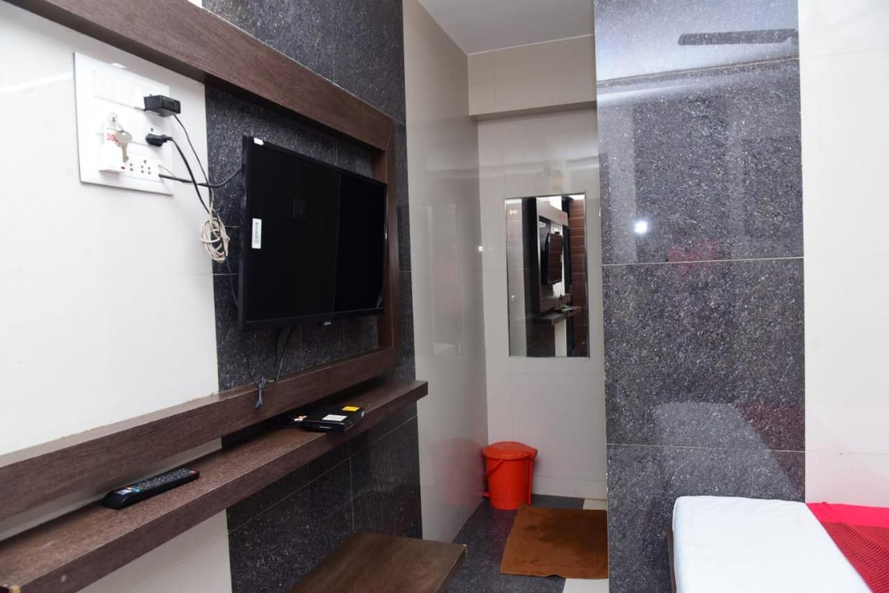 Nivant Lodge Solapur Εξωτερικό φωτογραφία